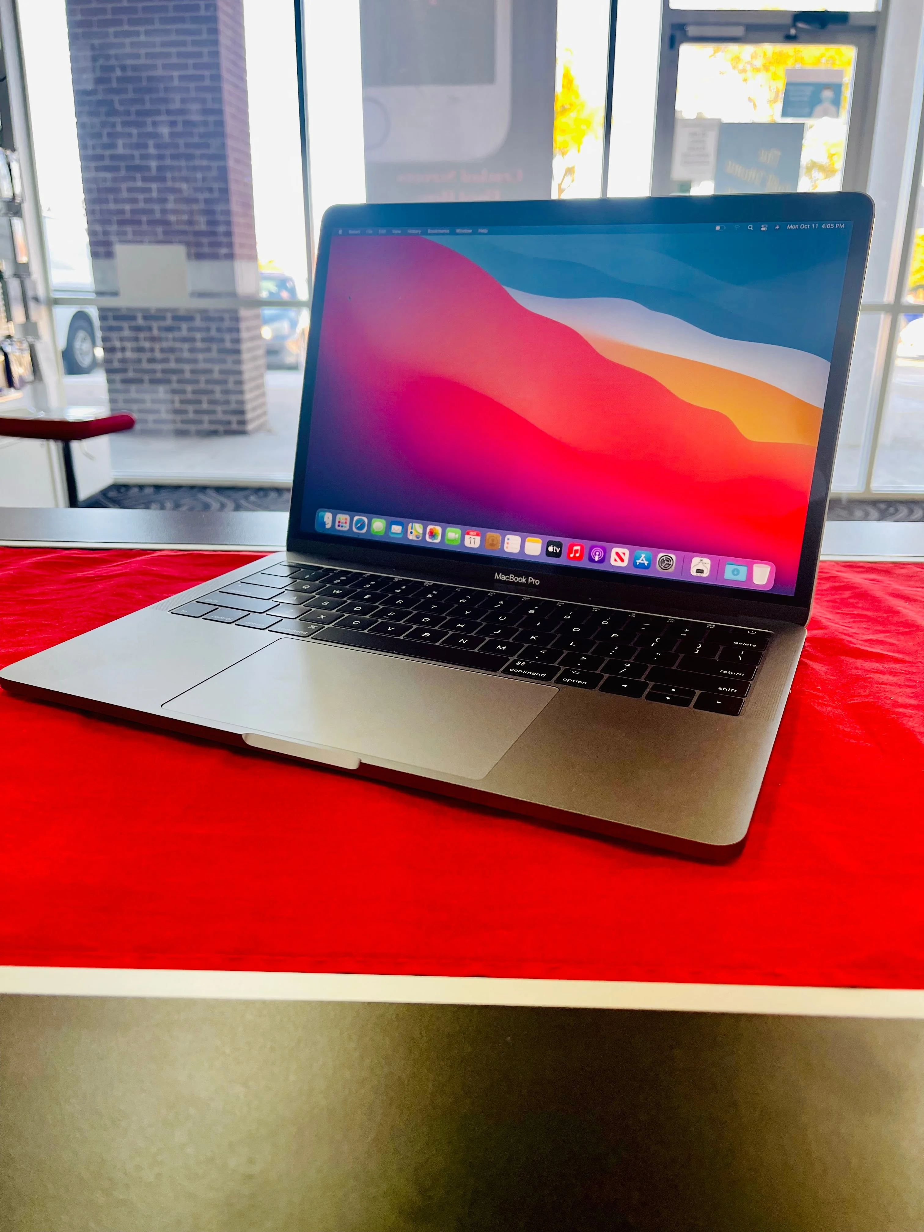 Macbook Pro 2017 i5 256gb 13’’ Upgraded Specs OS2020 (Finance for $80 down and take home today)